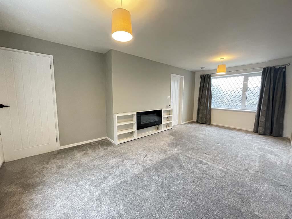3 bedroom mid terrace house To Let in Barnoldswick - Lounge